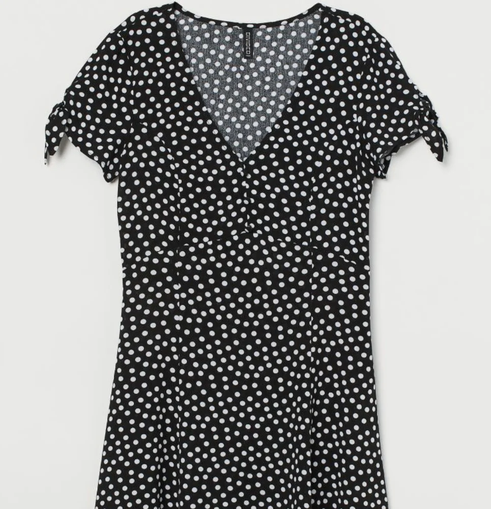 H&M v-neck dress - Picture 2 of 2